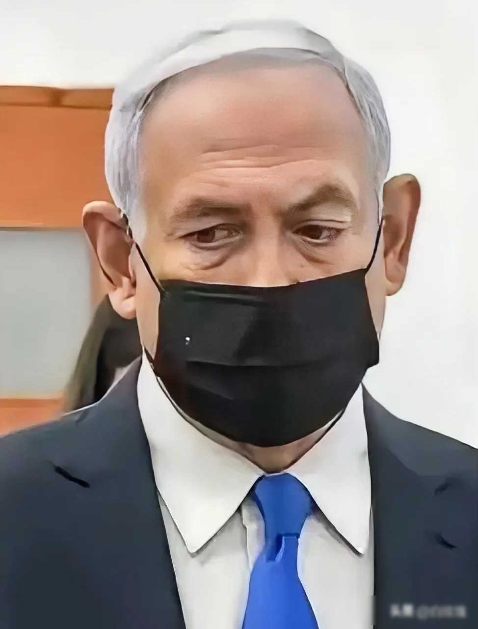 终究还是落槌了。 内塔尼亚胡，这位在政坛翻云覆雨几十载的硬汉